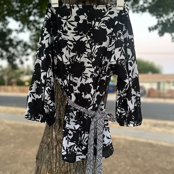 George Black and White Floral Top - Picture 2 of 4